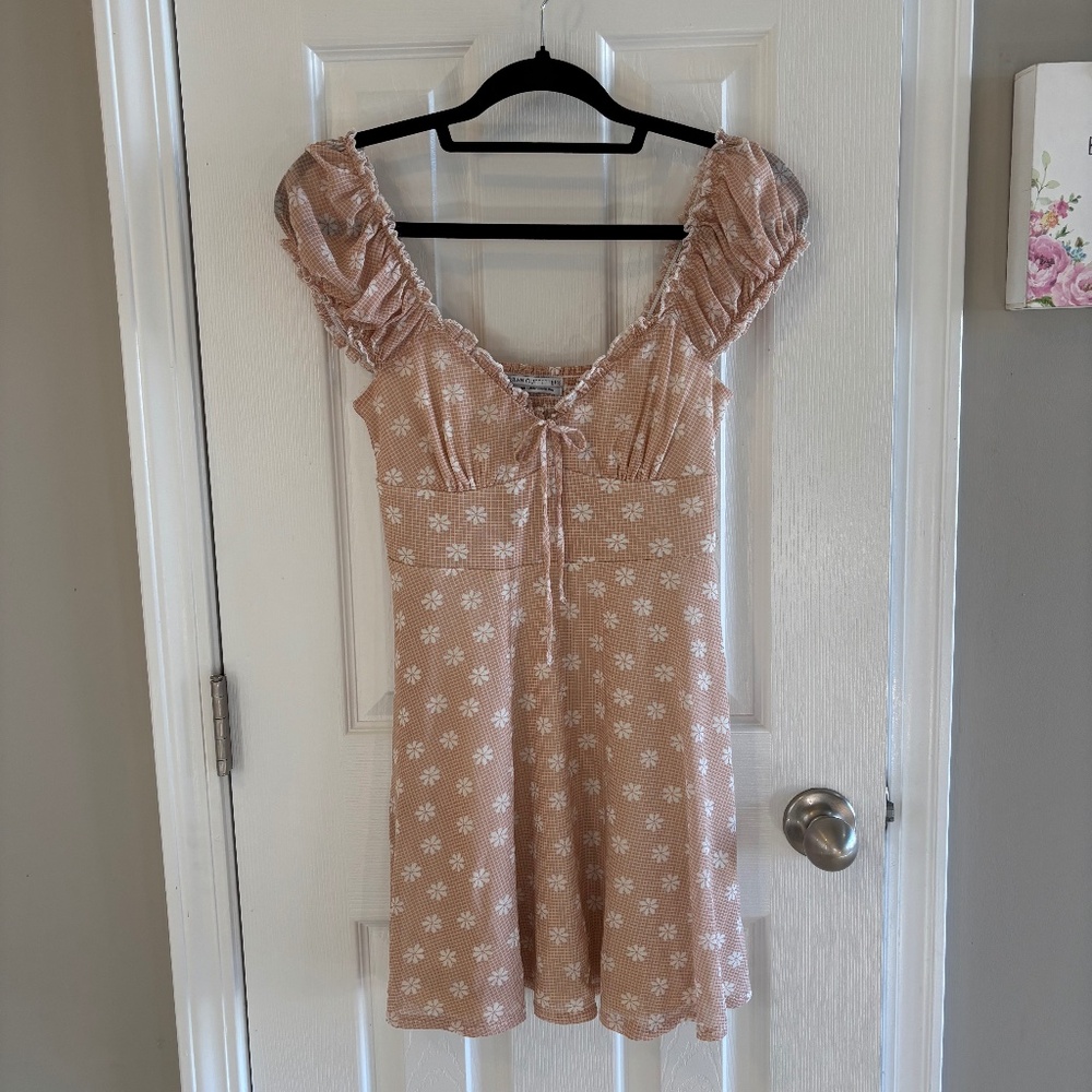 Urban Outfitters White Daisy Print Cap Sleeve Lined Mini Dress Size M